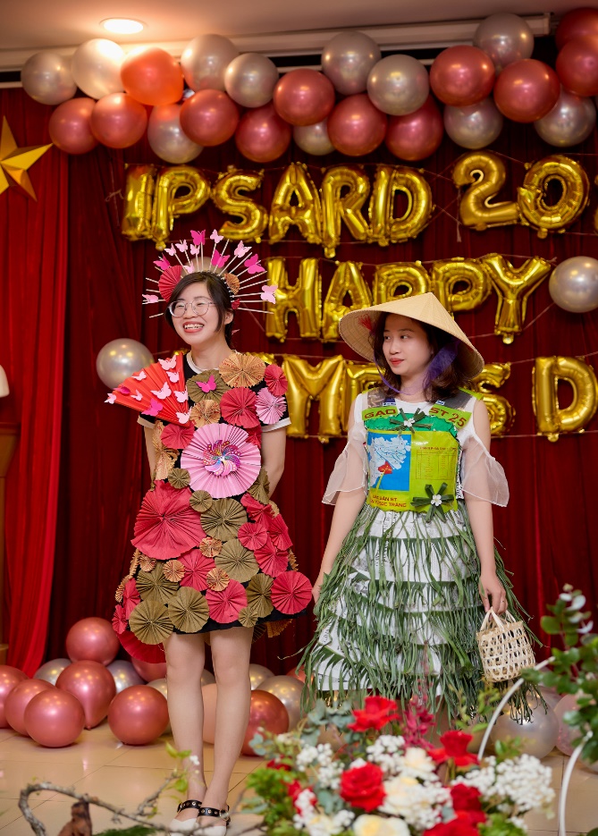D:\2. ẢNH TƯ LIỆU\Ảnh 2 hội thi 8-3-2023\fb\Thời trang Rudec.jpg