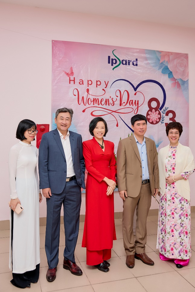 D:\2. ẢNH TƯ LIỆU\Ảnh 2 hội thi 8-3-2023\fb\BGK thời trang.jpg