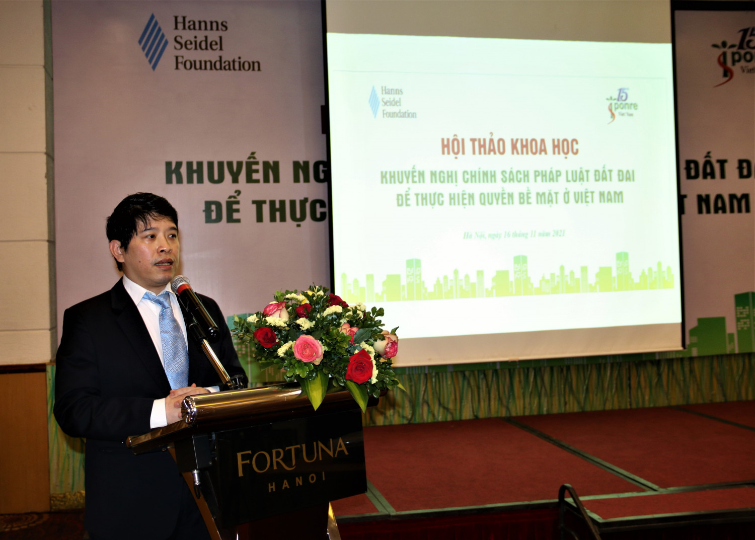 Viện trưởng Nguyễn Đình Thọ phát biểu tại Hội thảo