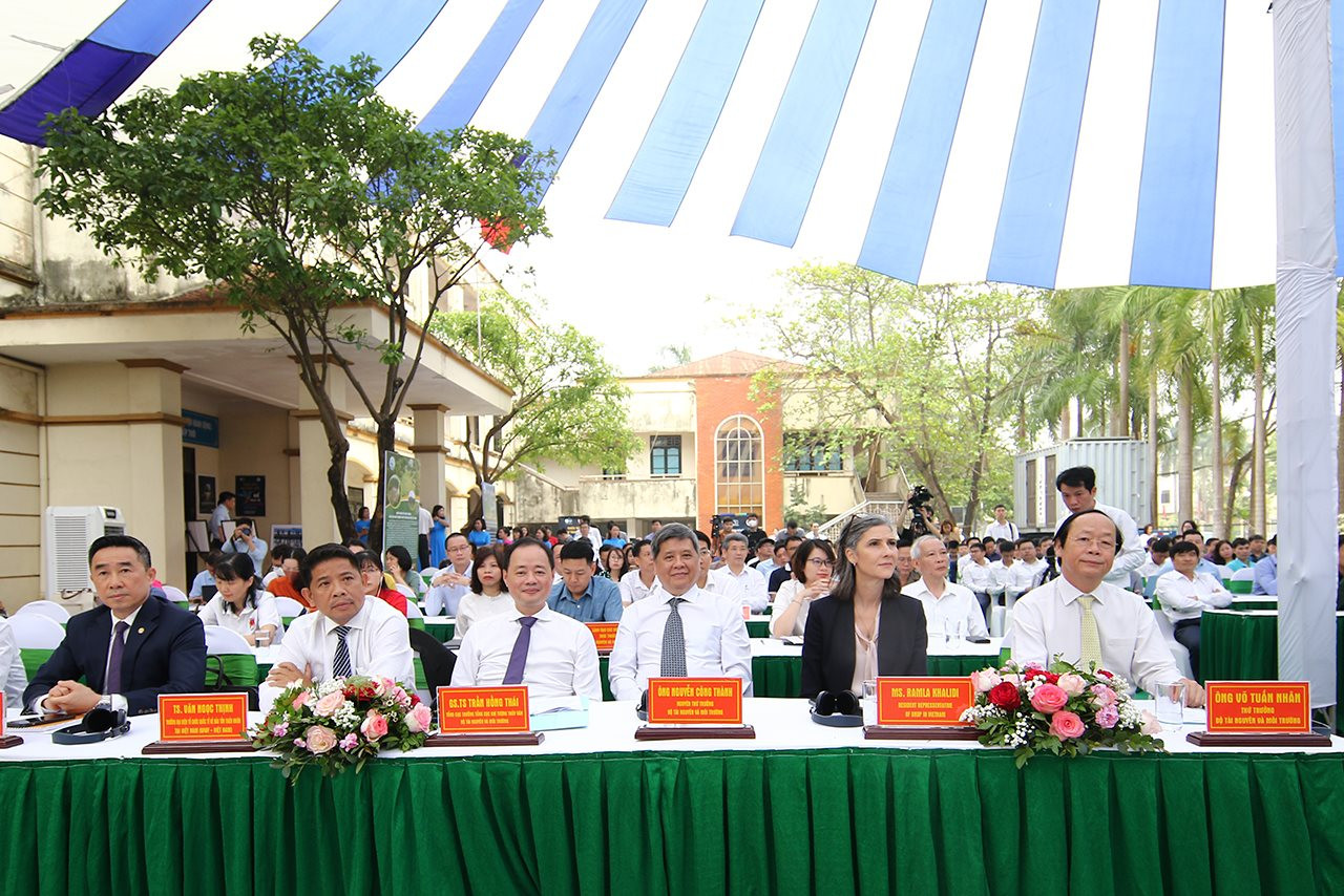 small dai bieu