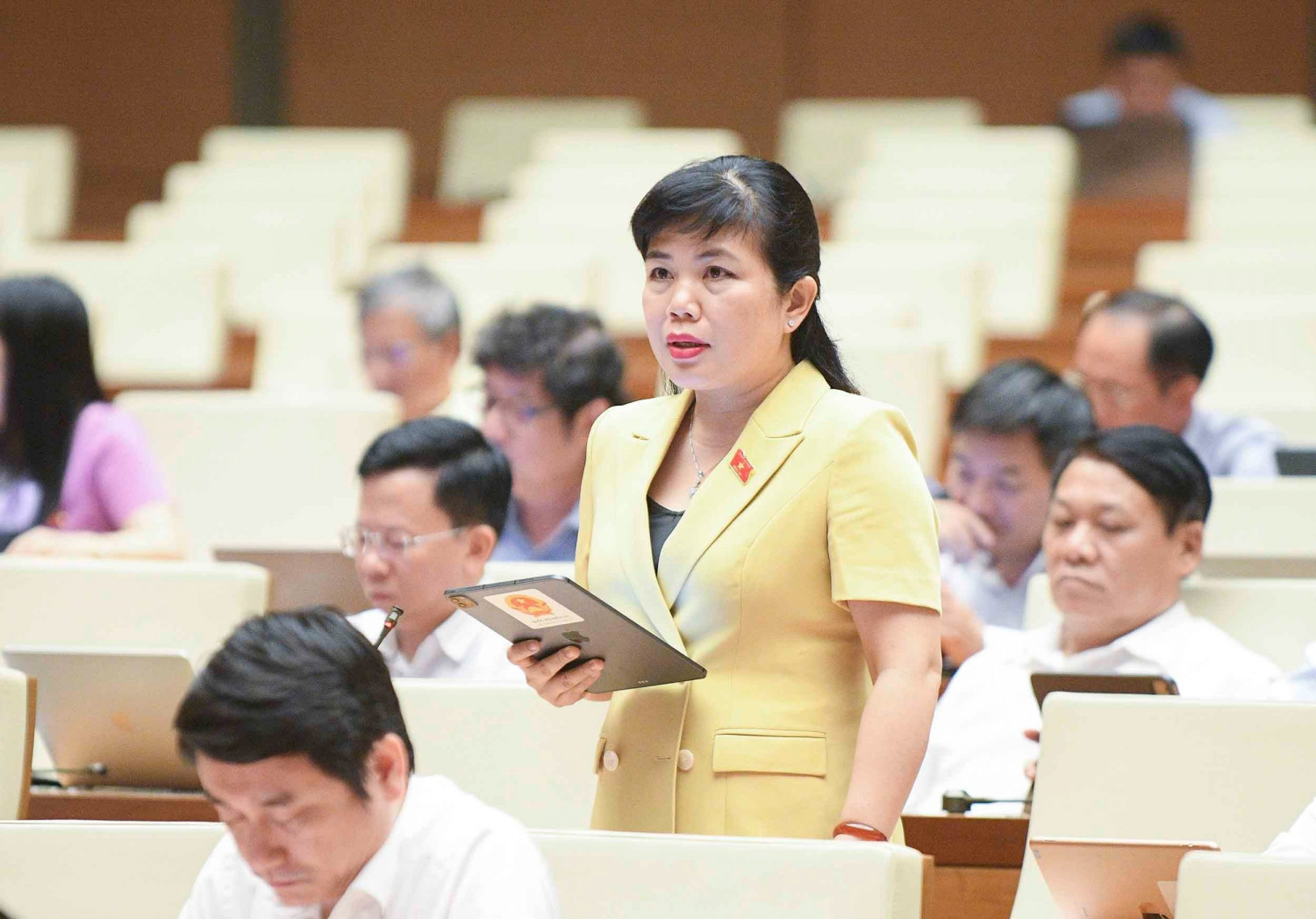 280820230345 thu hà