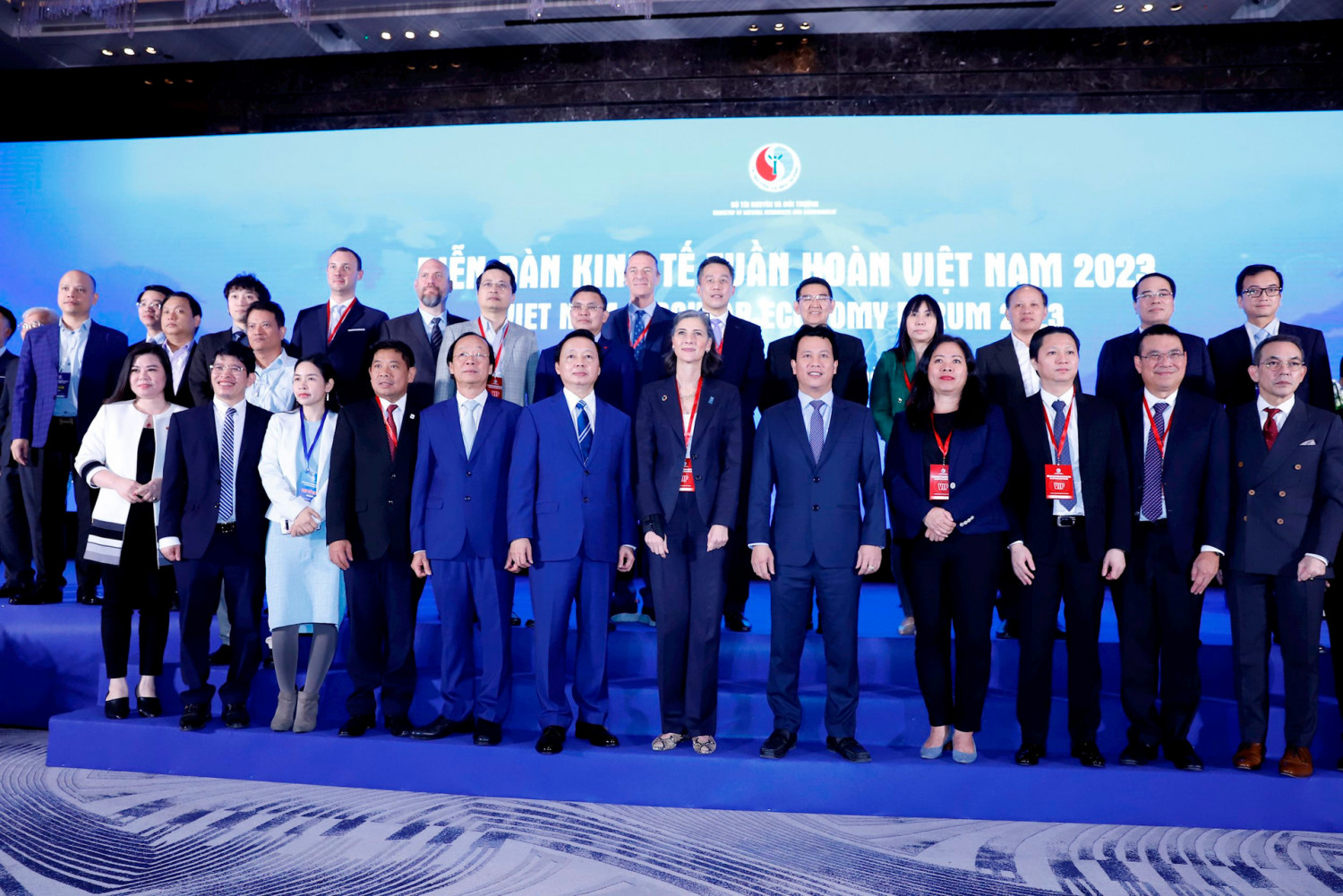 small bt chup luu niem(1)