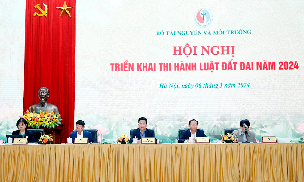 small 20240306 bo truong chu tri trien khai luat dat dai 1