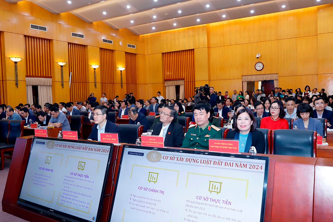 small 20240306 bo truong chu tri trien khai luat dat dai 5