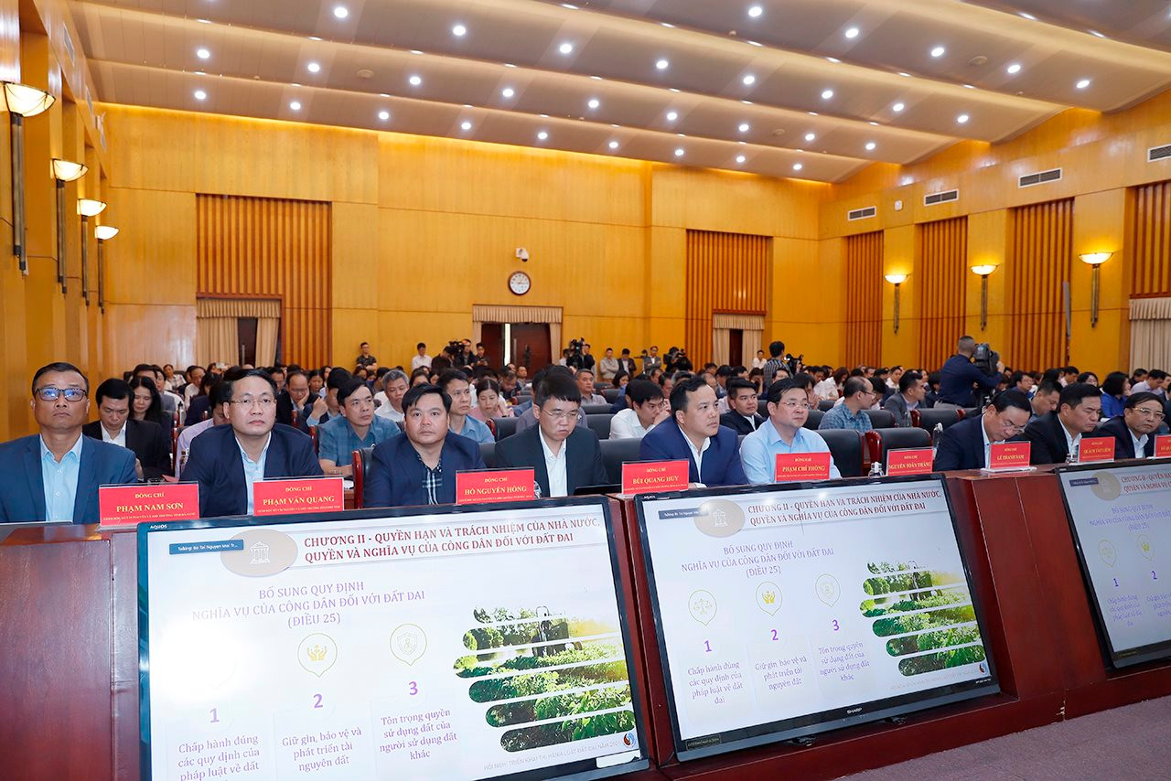 small 20240306 bo truong chu tri trien khai luat dat dai 7
