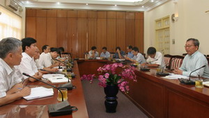 Thứ trưởng Nguyễn Văn Đức (phải) Thứ trưởng Nguyễn Văn Đức (phải)